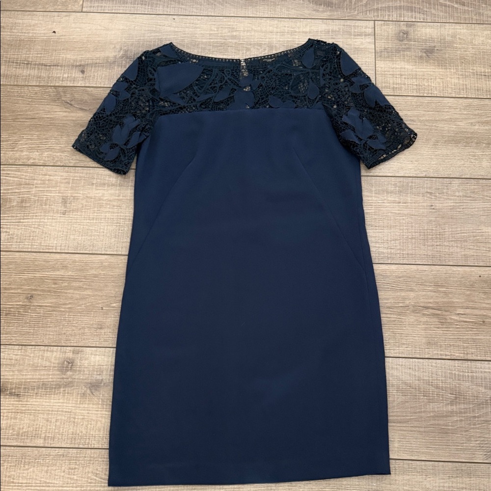 Ann Taylor Navy Lace Shift  Dress Cocktail Wedding Size 4 Short Sleeve